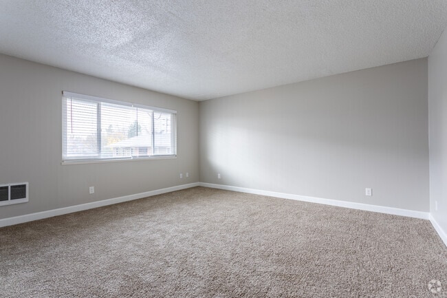 1BR, 1BA - 590 SF