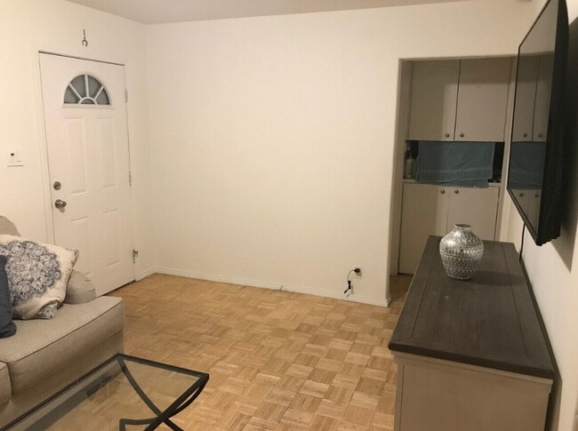 Photo - 5842 Lexington Ave