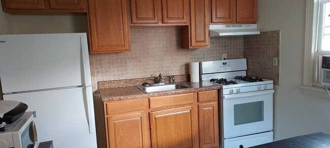 Kitchen - 331 Potomac Ave Unit 331 Potomac Ave