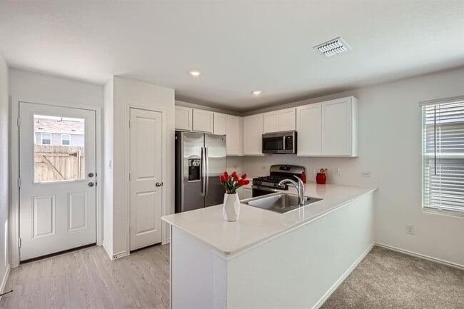 Photo - 206 Sambre St