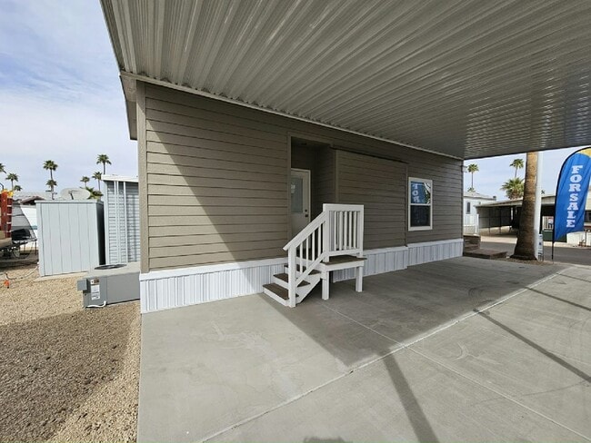Photo - 303 N Lindsay Rd