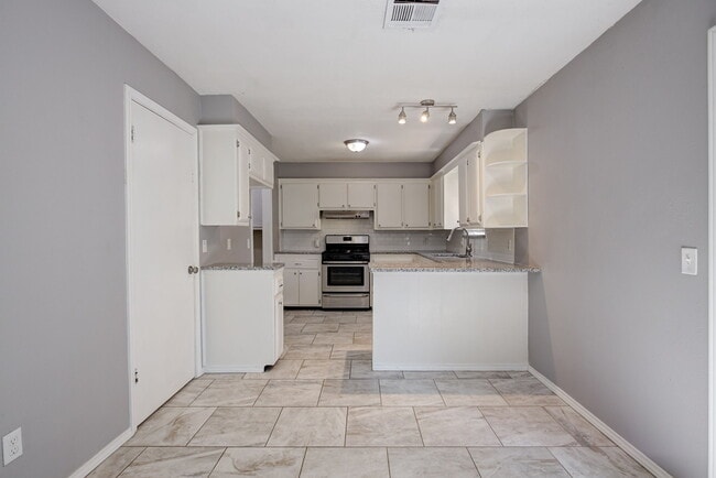 Photo - 916 S Patterson Dr