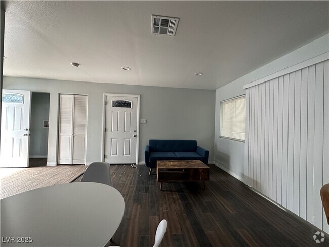 Building Photo - 621 N 11th St Rental