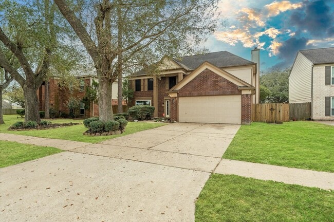 Photo - 630 Hawthorn Pl