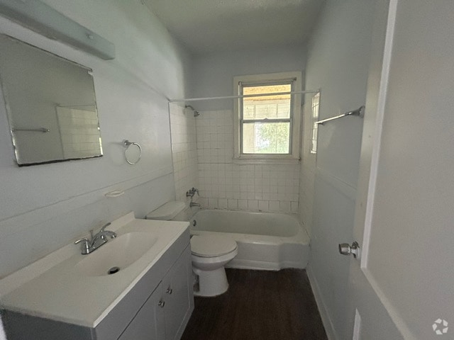 Building Photo - 1602 Wambolt St Rental