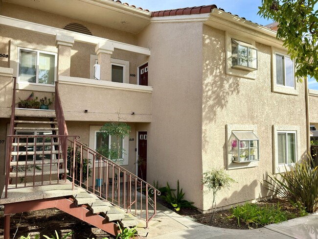 Upper level condo in Rancho Del Oro! - Upper level condo in Rancho Del Oro!