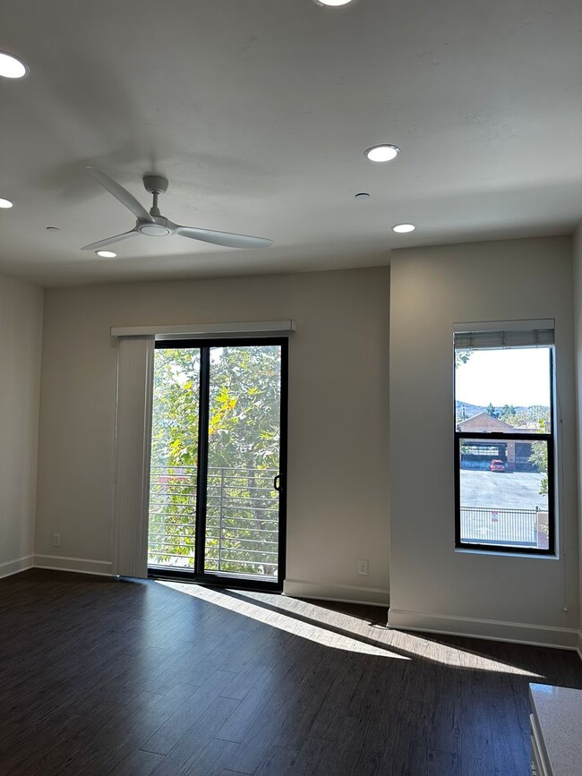 Photo - Roundhouse Place