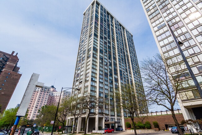 Building Photo - 5455 N Sheridan Rd Unit 2302 Rental