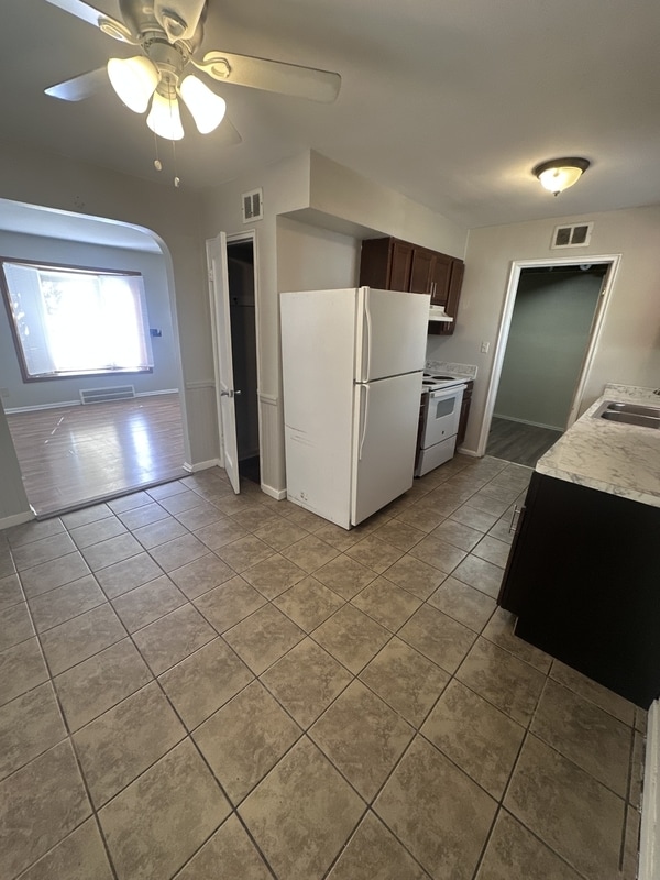 Photo - 21271 Priday Ave
