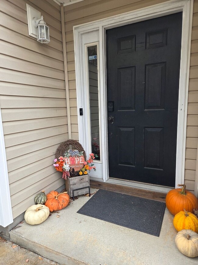 Photo - 3BD/3.5BA Townhouse in Town Center! with Garage and Patio- First Floor Primary Suite