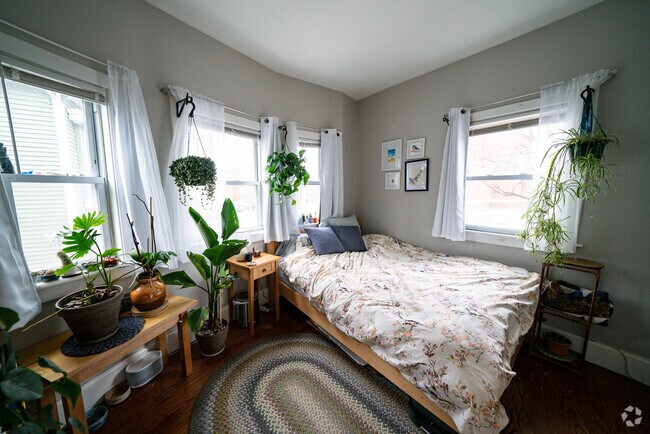 Building Photo - 344 Centre St Unit 1 Rental