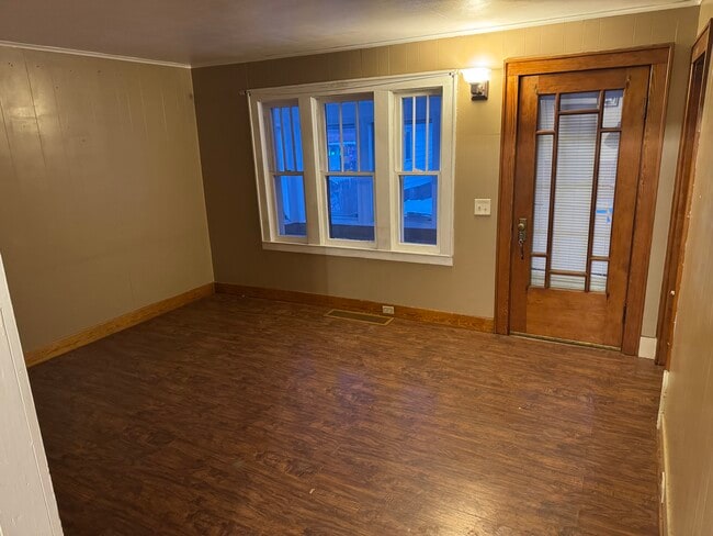 Photo - 109 Crysler St