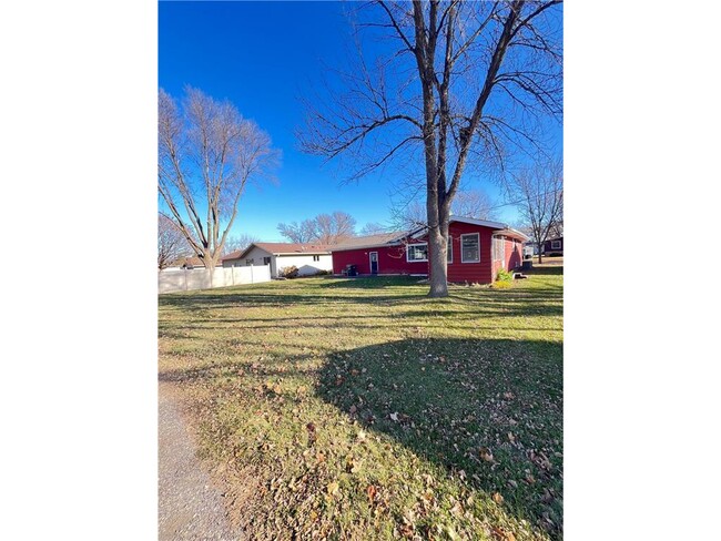 Photo - 1811 Judd Ave N