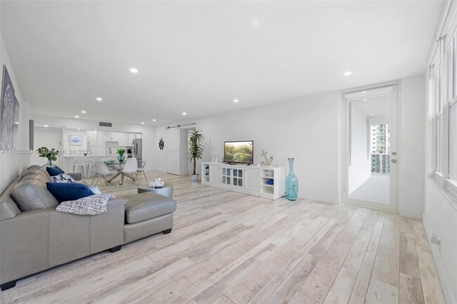 Photo - 3725 S Ocean Dr Unit 924