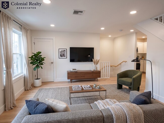 Building Photo - 69 Elm St