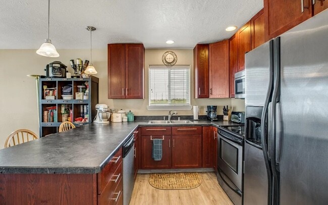 Photo - 816 49th St N