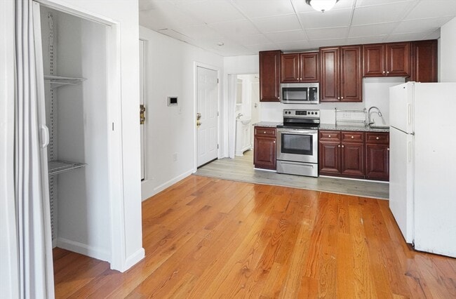 Photo - 8-10 Allen St Unit 2F