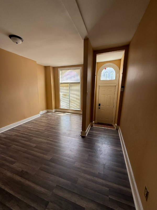 Building Photo - 2026 Walbrook Ave Rental