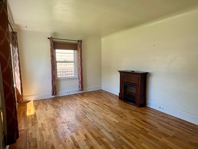 Photo - 3 bedroom 2 bath home centrally located!