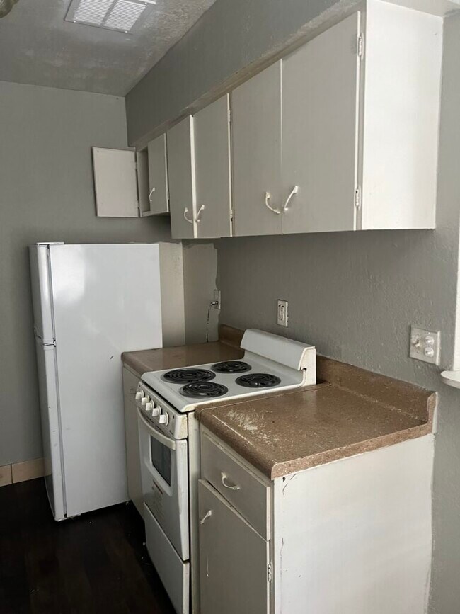 Photo - 521 N Decatur Blvd Apartments Unit C
