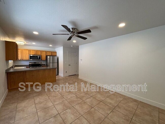 Photo - 696 N 600 W Unidad #B
