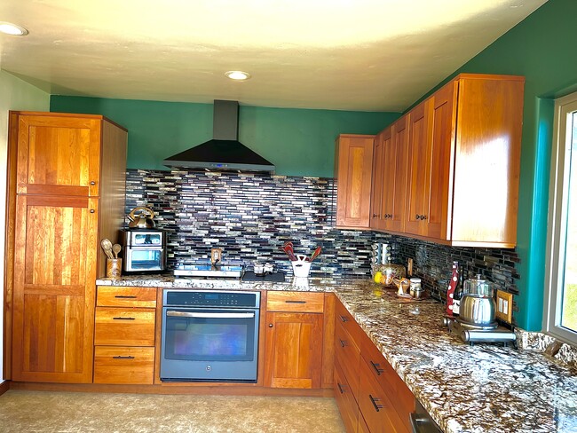 Photo - 407 Hecker Pass Rd