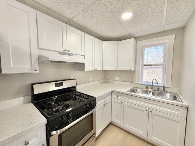 Building Photo - 1041 Lake Ave Unit 4