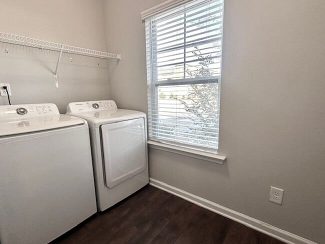 Photo - STYLISH & MODERN TOWNHOME IN HARBISON GROVE