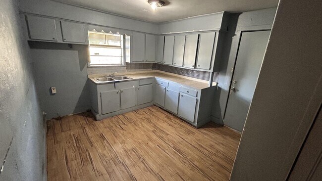 Photo - 2520 Hollywood St