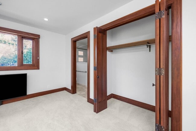 77 Rebecca Ln