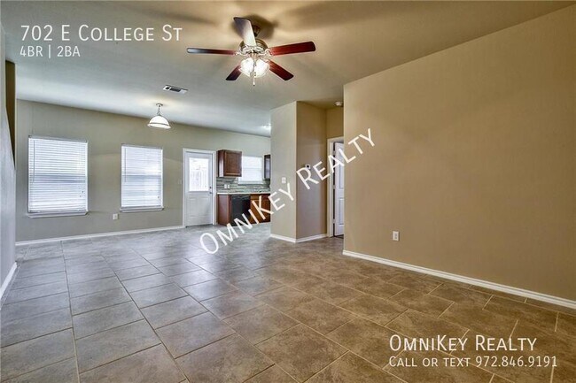 Photo - 702 E College St