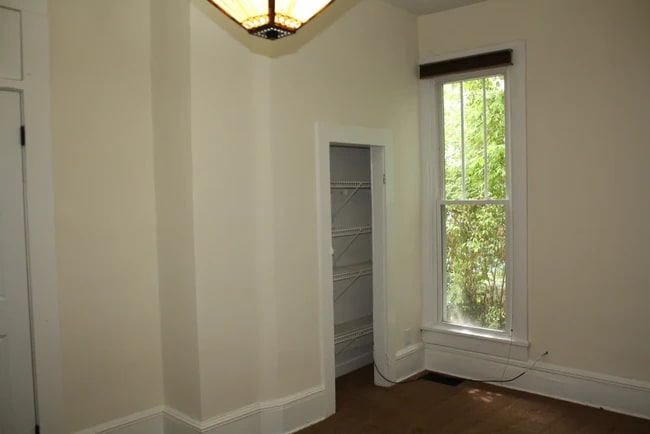 311 E Cottage Grove Ave
