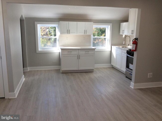 Photo - 1168 Romano Ave