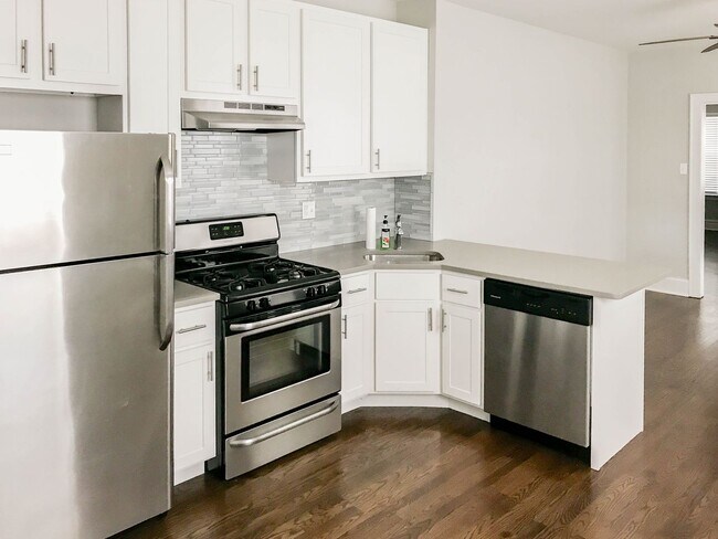 Photo - 5158 N Leavitt St Unidad 3