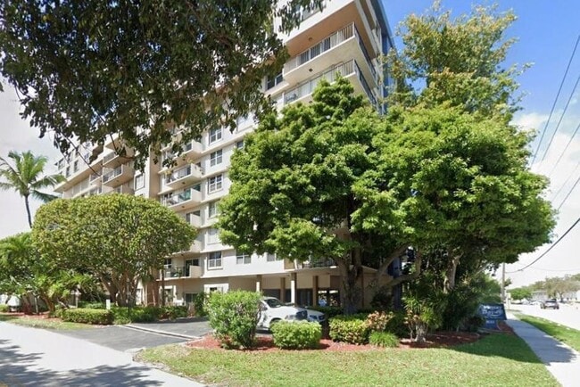 Building Photo - 1625 SE 10th Ave Unit 302