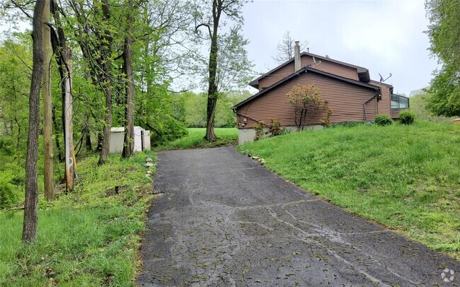 Building Photo - 40 Felter Hill Rd Rental