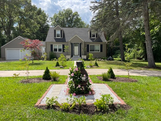 Photo - 1347 Hall Blvd House