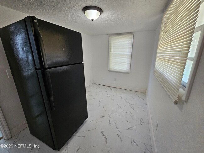Photo - 3920 N Davis St