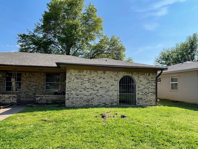 Building Photo - 930-932 Lindy Court Unit 930