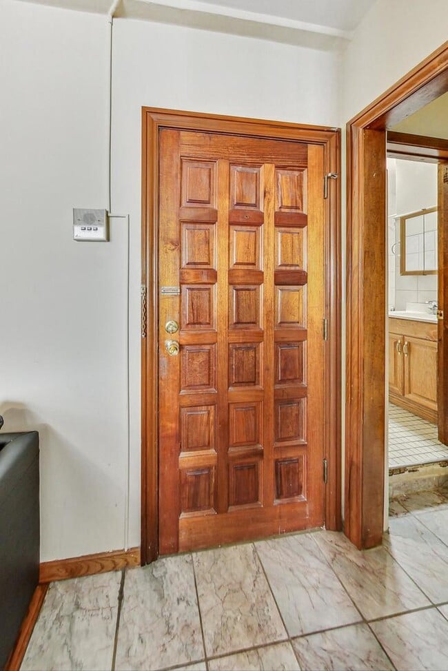 Photo - 838 N State St Unidad 2