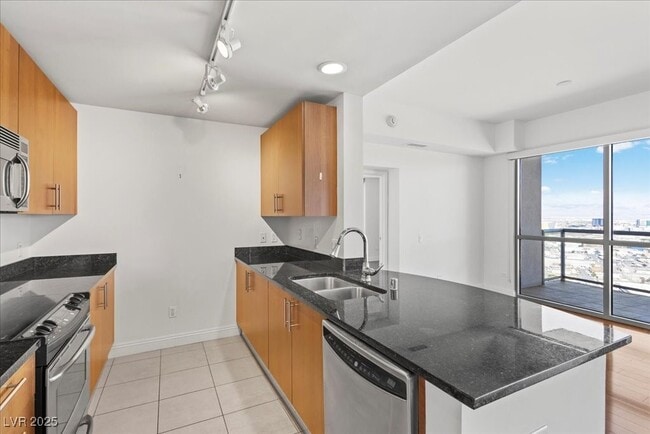 Building Photo - 200 W Sahara Ave Unit 3312