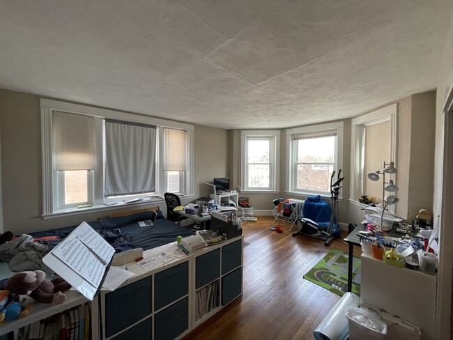 Building Photo - 31 Stearns Rd Unit 3A Rental