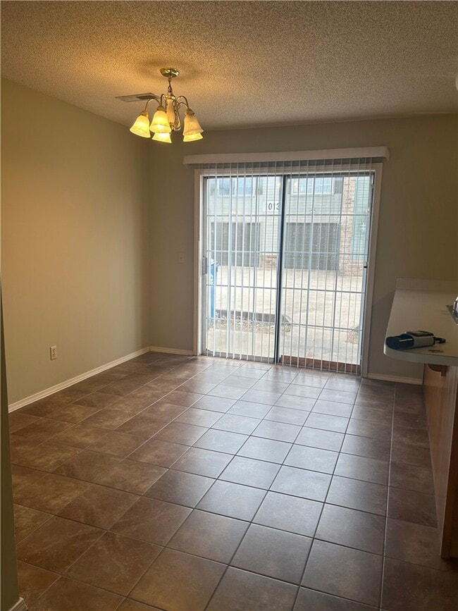 Photo - 1009 SE J St