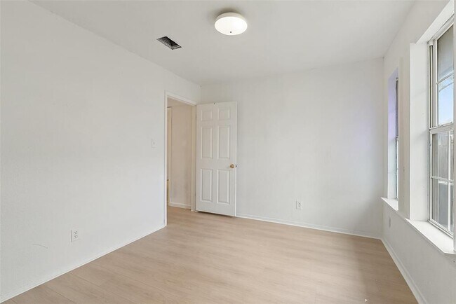 Photo - 1010 Bird Creek Dr