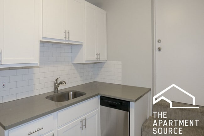 Photo - 3928 N Pine Grove Ave