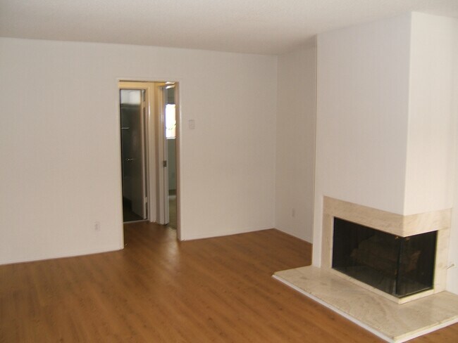 Photo - 10323 Missouri Ave