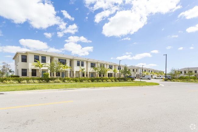 121 NW 202nd Ter - Willow Lake