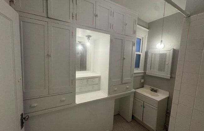 Photo - 3027 Clifton Ave Unidad 3027-08