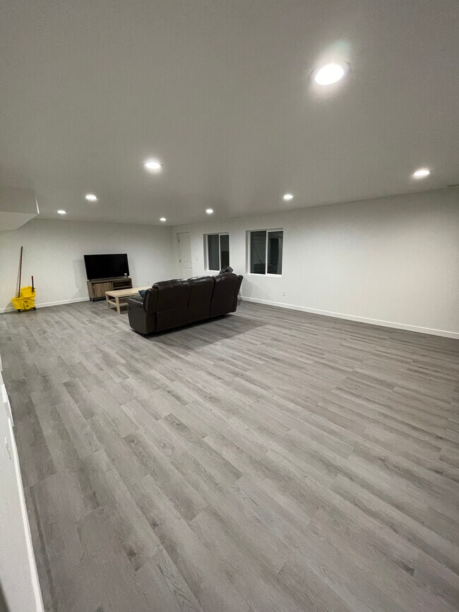 Photo - 1868 S Longview Rd