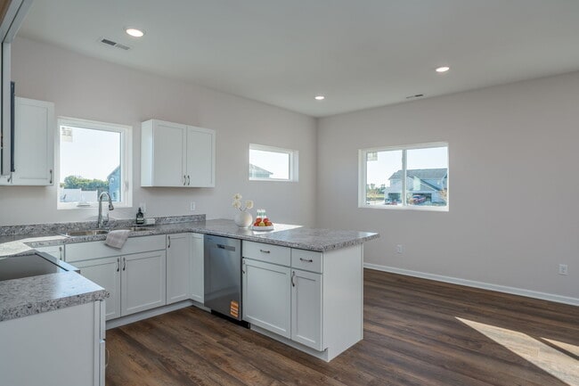 Photo - 3131-3201 Noble Dr